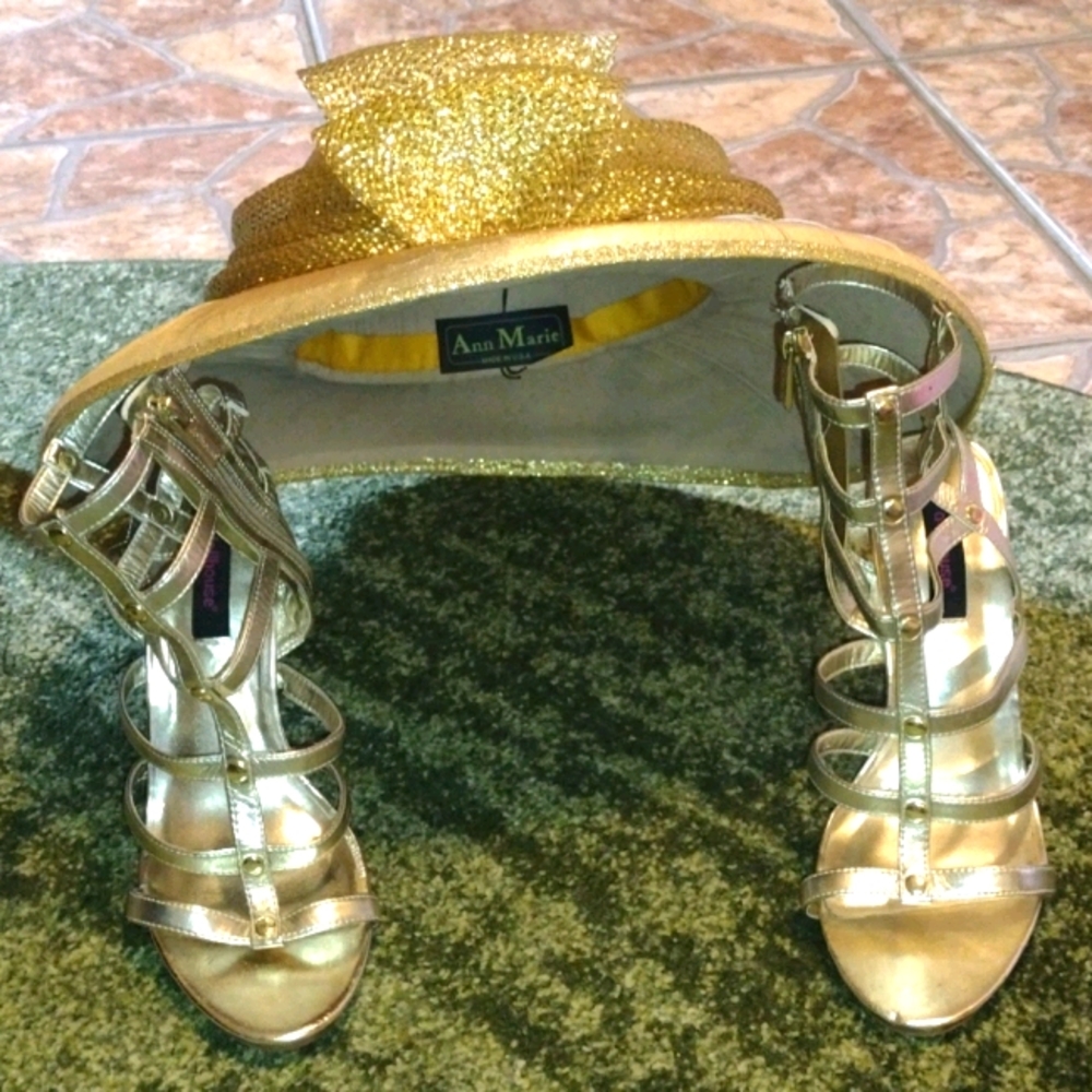 Hat with heels